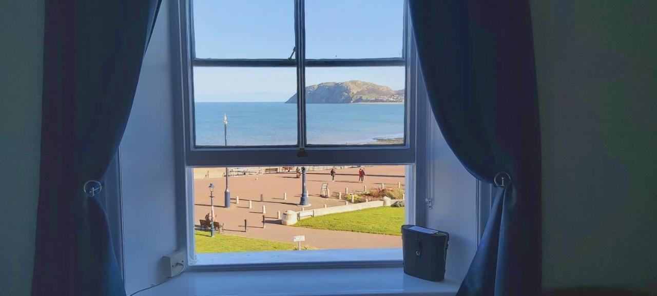 Hen Dy Bed & Breakfast Llandudno Bagian luar foto