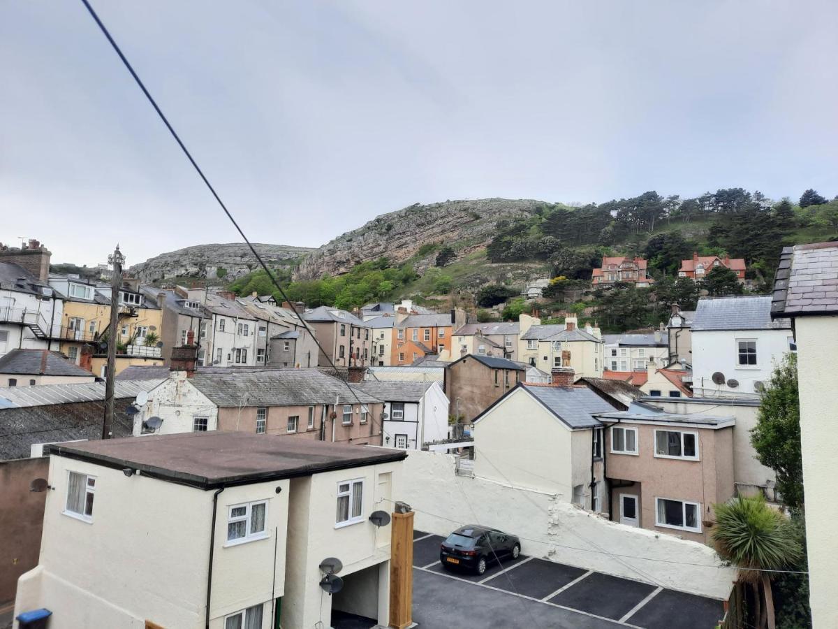 Hen Dy Bed & Breakfast Llandudno Bagian luar foto