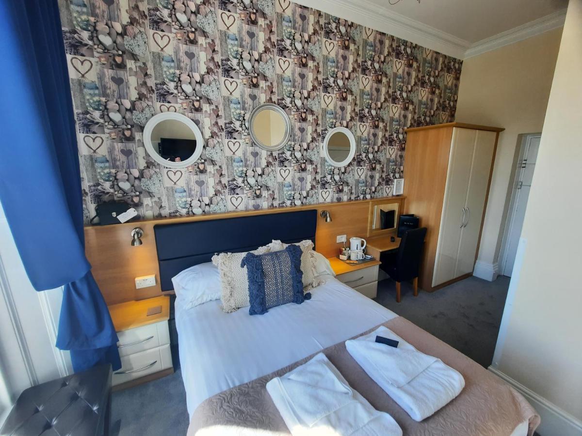 Hen Dy Bed & Breakfast Llandudno Bagian luar foto