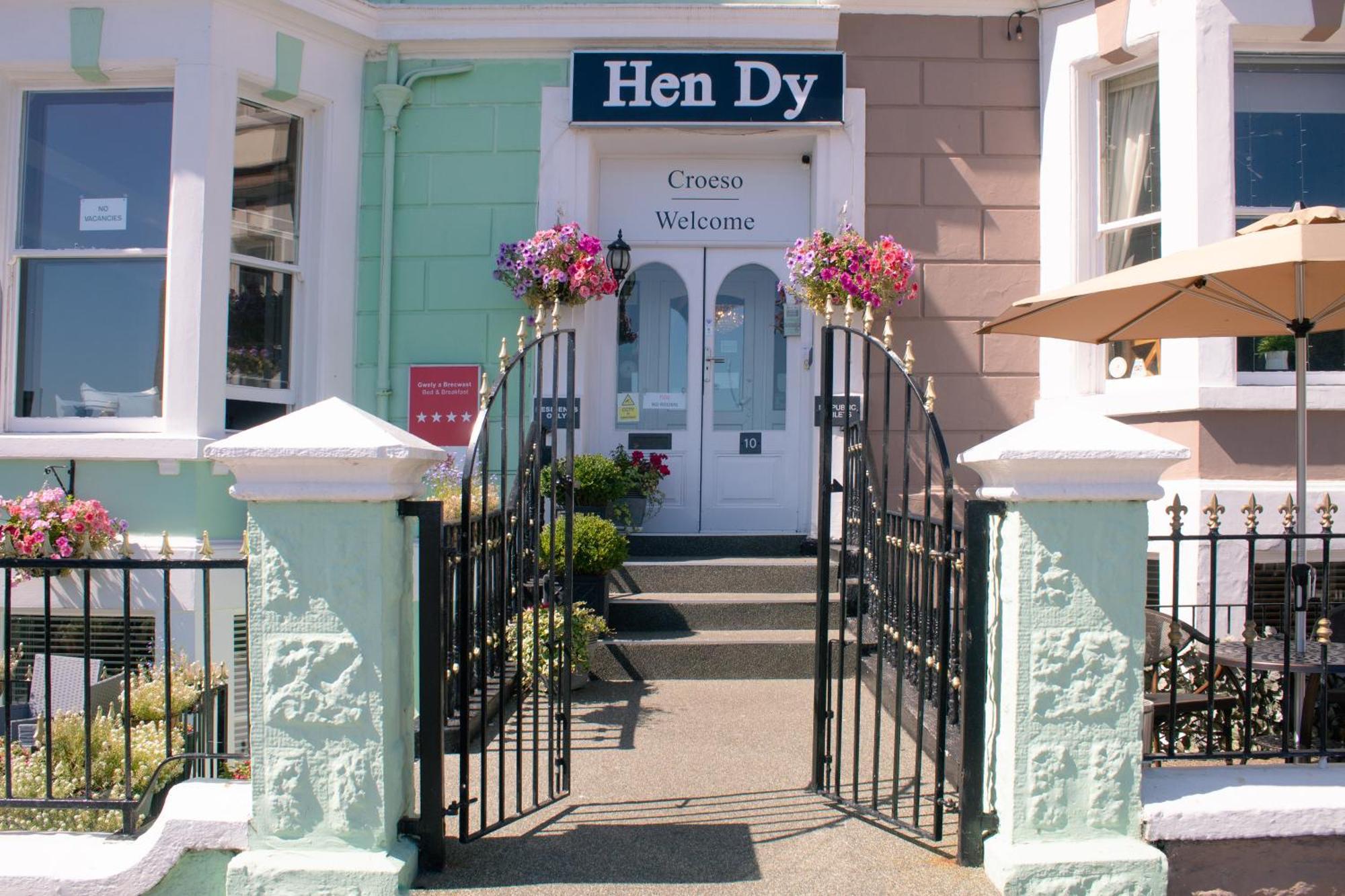 Hen Dy Bed & Breakfast Llandudno Bagian luar foto