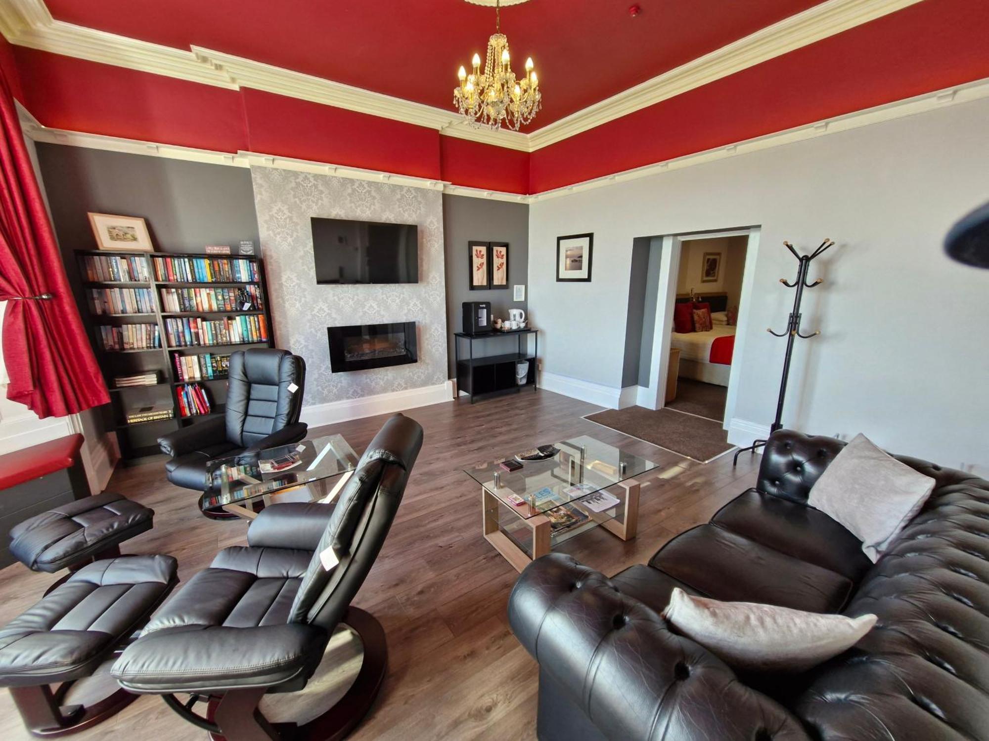 Hen Dy Bed & Breakfast Llandudno Bagian luar foto
