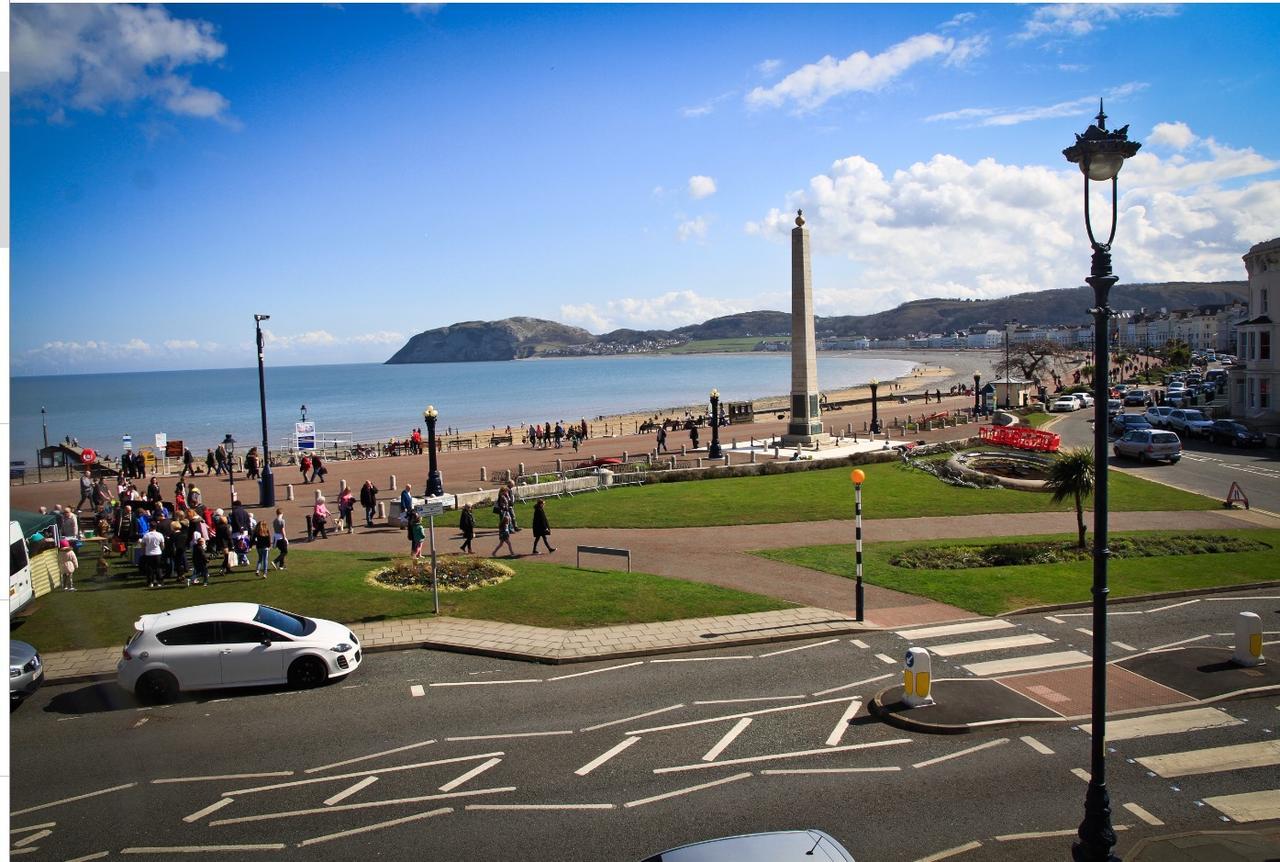 Hen Dy Bed & Breakfast Llandudno Bagian luar foto