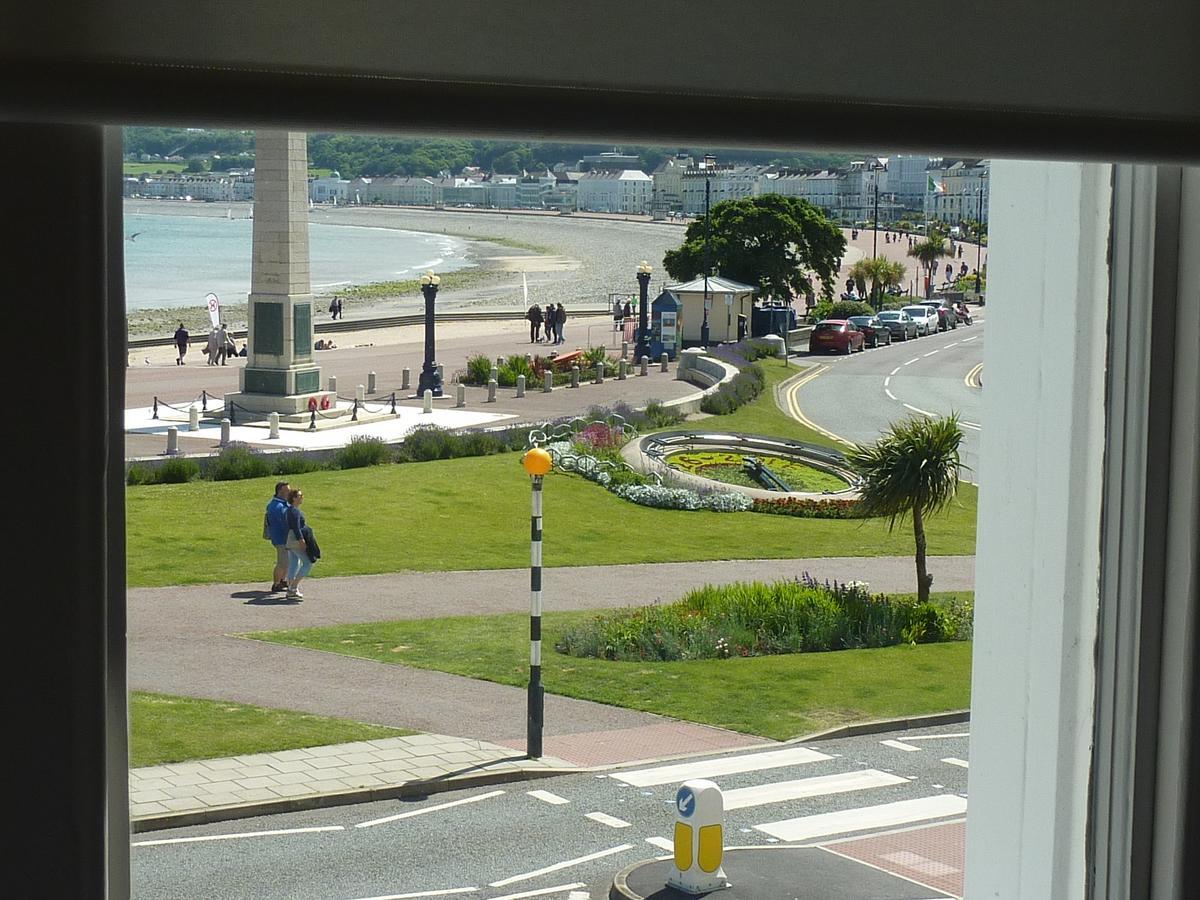 Hen Dy Bed & Breakfast Llandudno Bagian luar foto